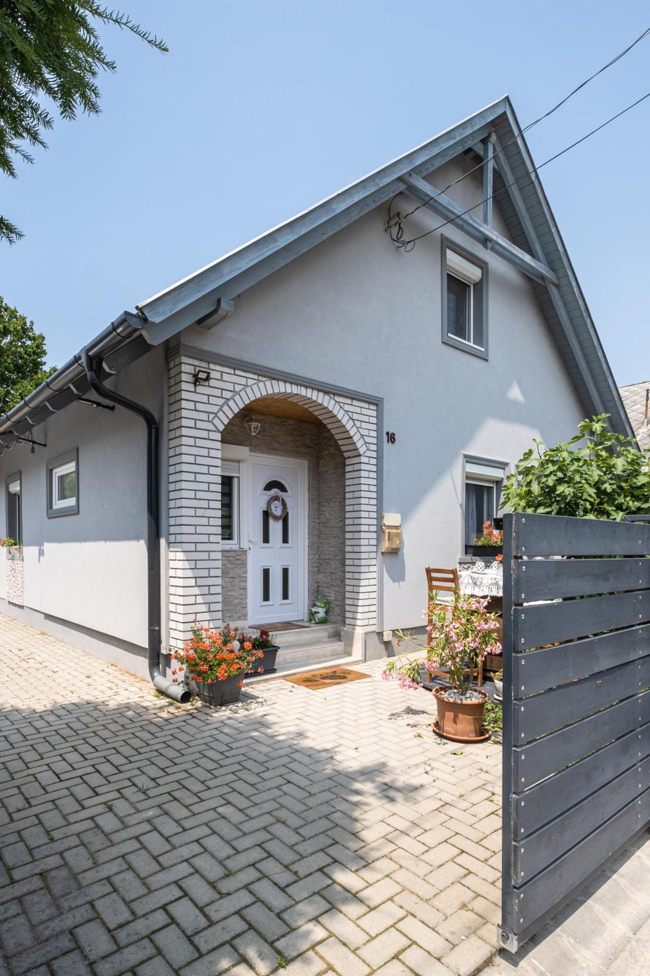 Szuerke Vendeghaz Balatonkenesenアパートメント エクステリア 写真